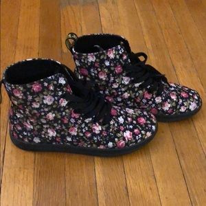 Dr Martens Hackney boots
